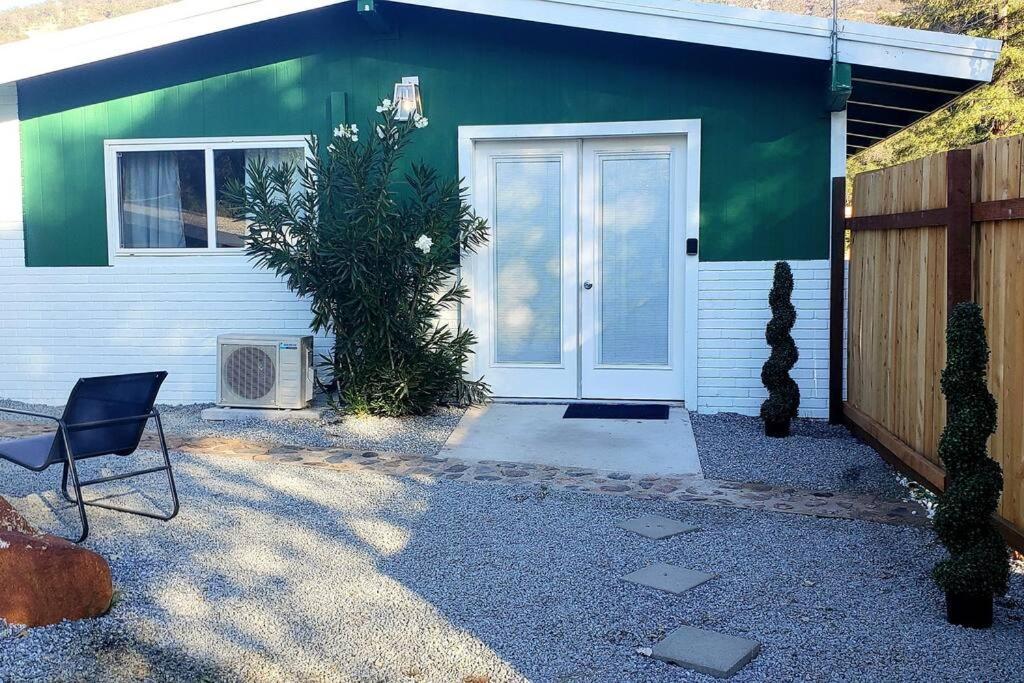 Retro Casita On The River! Only 1 Min To Snp Gate! Riverfront With Swimming Villa Three Rivers Exterior photo