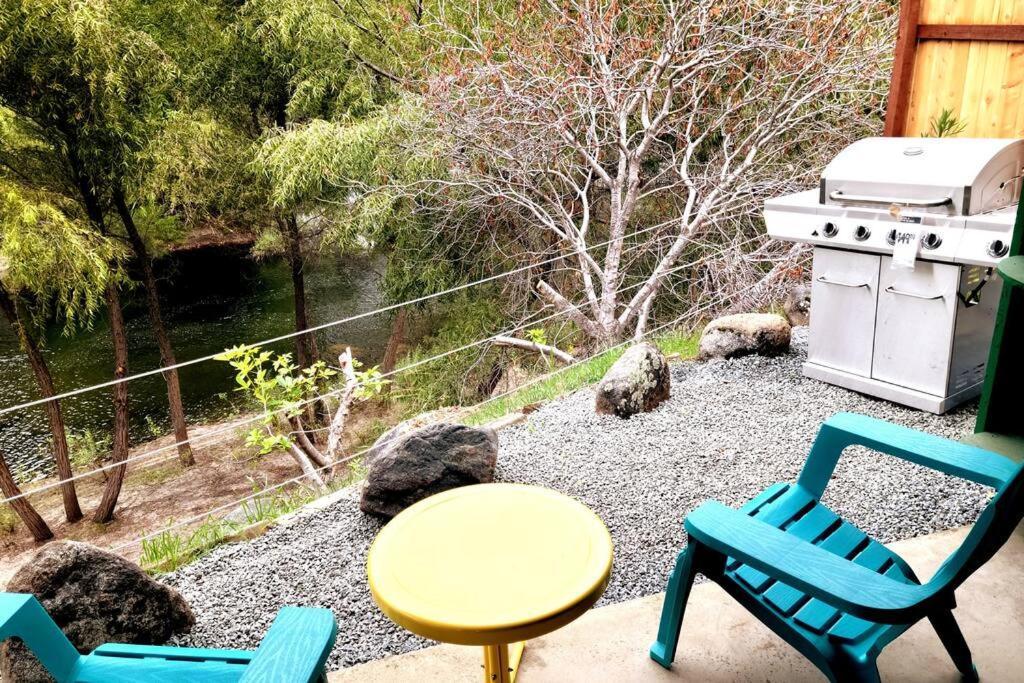 Retro Casita On The River! Only 1 Min To Snp Gate! Riverfront With Swimming Villa Three Rivers Exterior photo