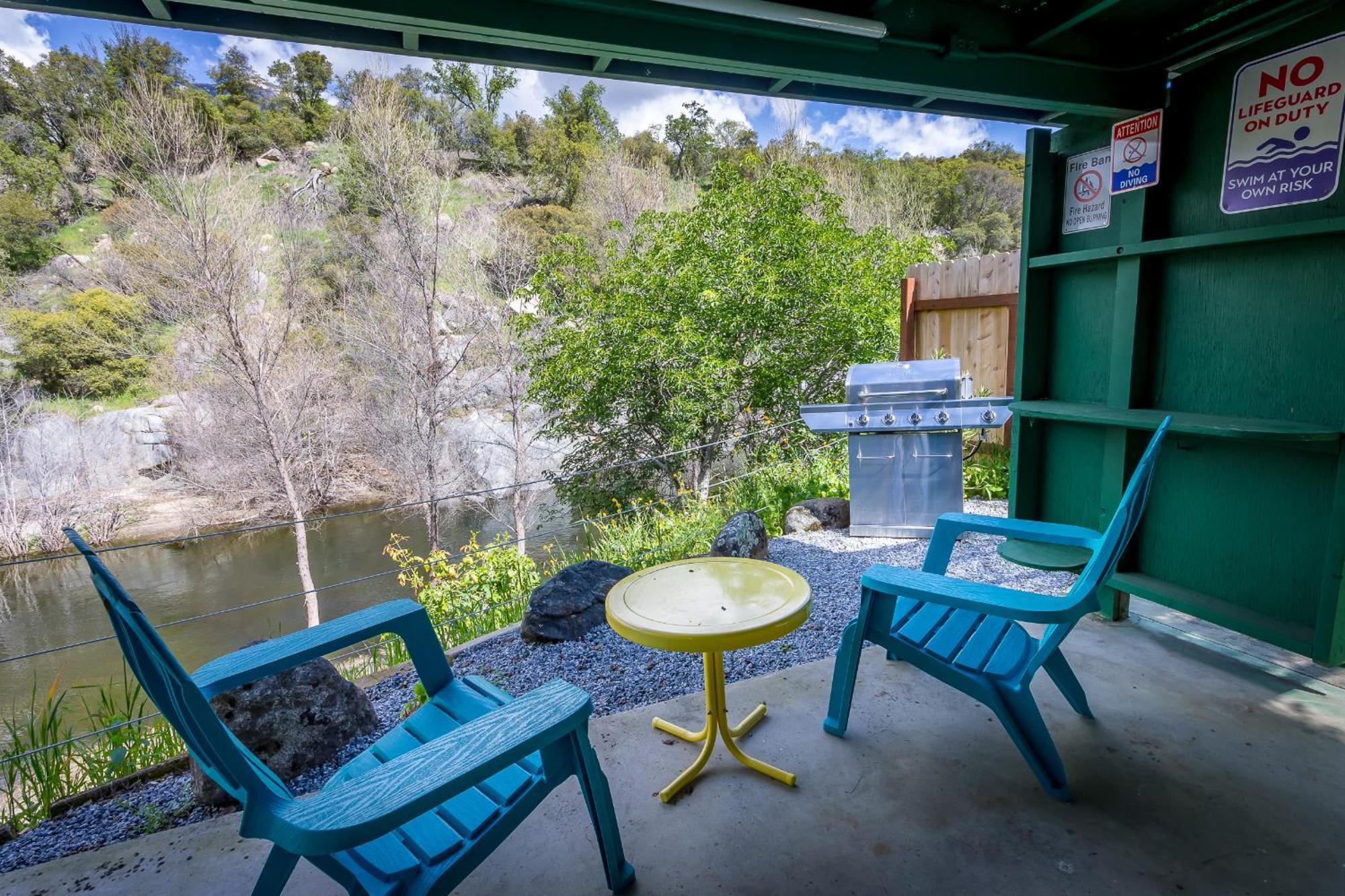 Retro Casita On The River! Only 1 Min To Snp Gate! Riverfront With Swimming Villa Three Rivers Exterior photo